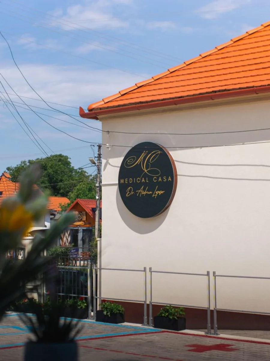 Intrarea în cabinetul Medical Casa din Șura Mică